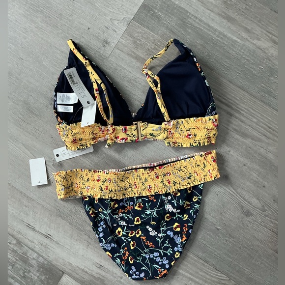 Anne Cole Studio bikini set featuring a floral print - Picture 2 of 4